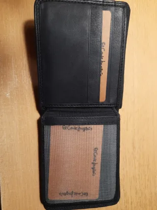 Cartera tarjetero de cuero negra