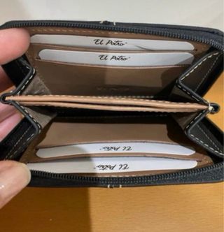 Monedero/Tarjetero Negro con Detalle