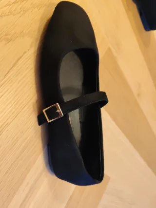 Merceditas niña negras talla 35 sin estrenar.