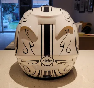 Casco integral de moto marca RIDE