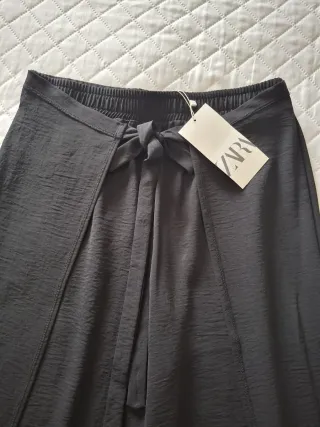 Conjunto Zara Falda Pantalón y Top Negro