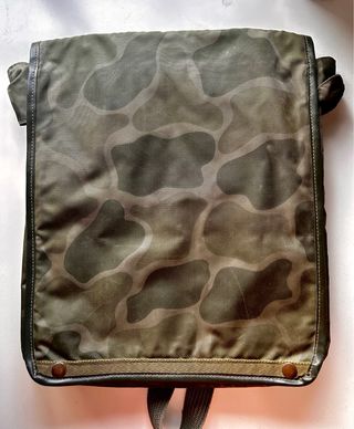 Mochila bandolera impermeable Safari militar