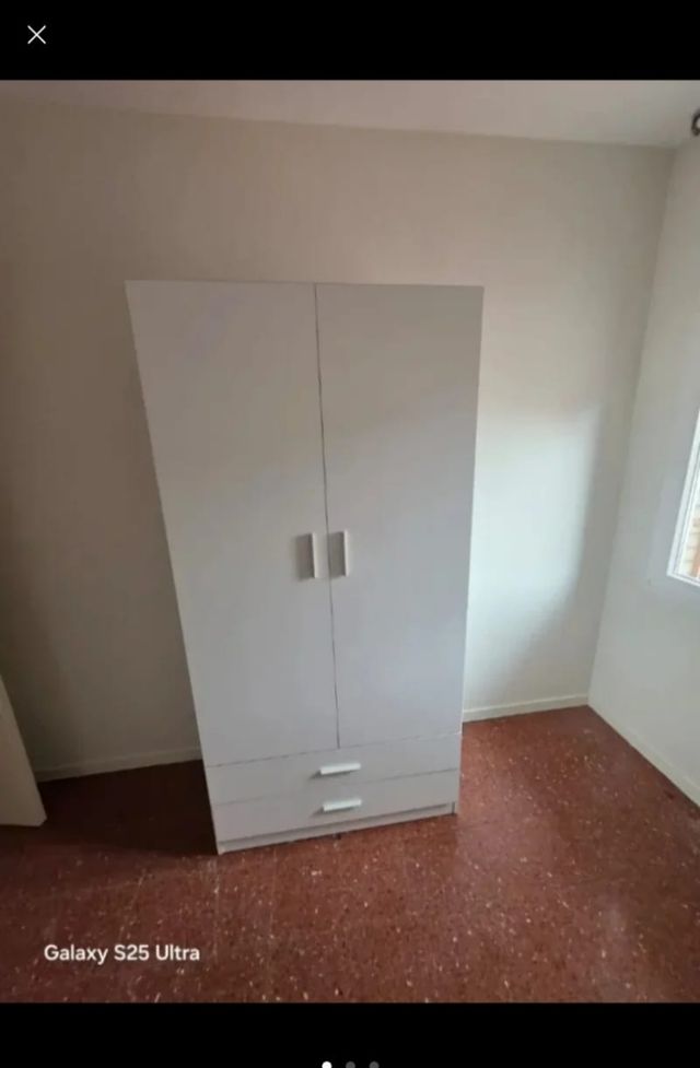 Armario blanco de madera