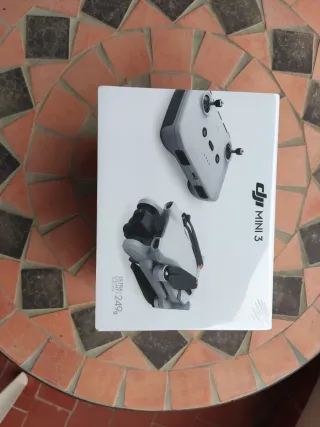 Dron DJI mini 3 sin abrir