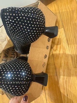 Zapatos Miss Elastic Negros con Brillantes.