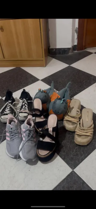 Zapatos y Ropa Varios Colores