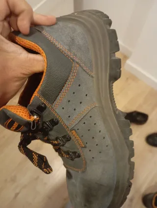 Zapatos de trabajo talla 43
