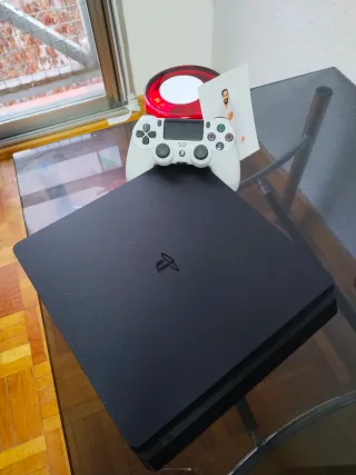 PS4 (PlayStation 4) Nera + 2 Controller + 3 Giochi