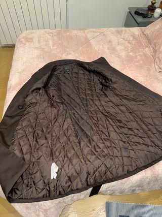 Abrigo marrón con puños de pelo