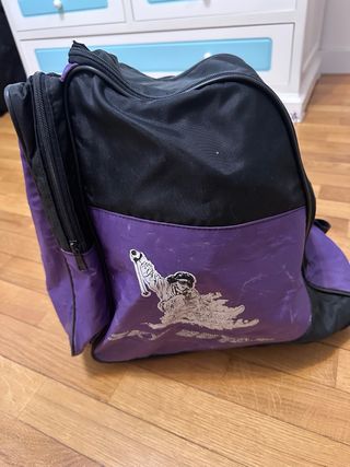 Botas de esquí blancas y amarillas