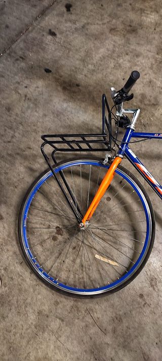 Bicicleta BH Gavia Azul y naranja. Buen estado.