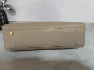 Bolso de cuero auténtico beige. Nuevo