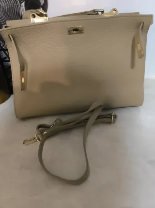 Bolso de cuero auténtico beige. Nuevo