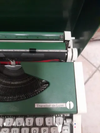 Máquina de escribir Olympia Traveller de Luxe