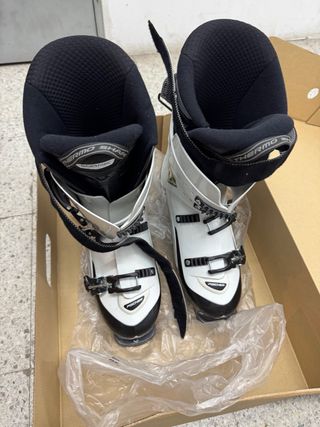 Botas de esquí Fischer blancas y negras