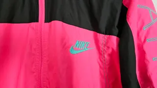 Chaqueta Nike Air Max Rosa y Negra