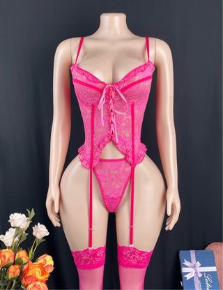 Conjunto lencería fucsia encaje