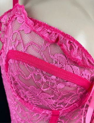 Conjunto lencería fucsia encaje