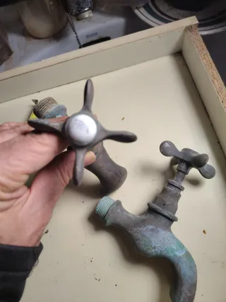 2 Grifos Antiguos de Bronce