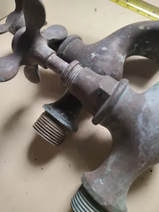 2 Grifos Antiguos de Bronce