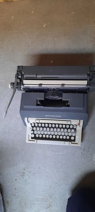 Máquina de escribir Olympia 100