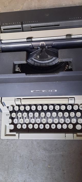 Máquina de escribir Olympia 100