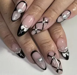 Uñas acrílicas decoradas