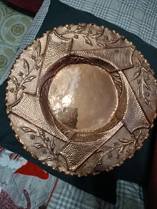 Antico vassoio con caffettiera in rame