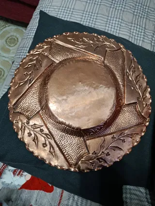 Antico vassoio con caffettiera in rame