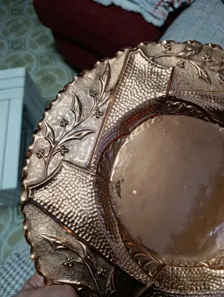 Antico vassoio con caffettiera in rame