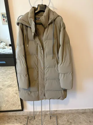 Abrigo plumífero Zara beige