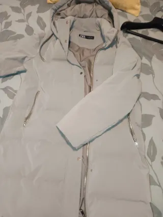 Abrigo plumífero Zara beige