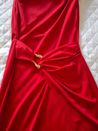 Vestido rojo largo drapeado