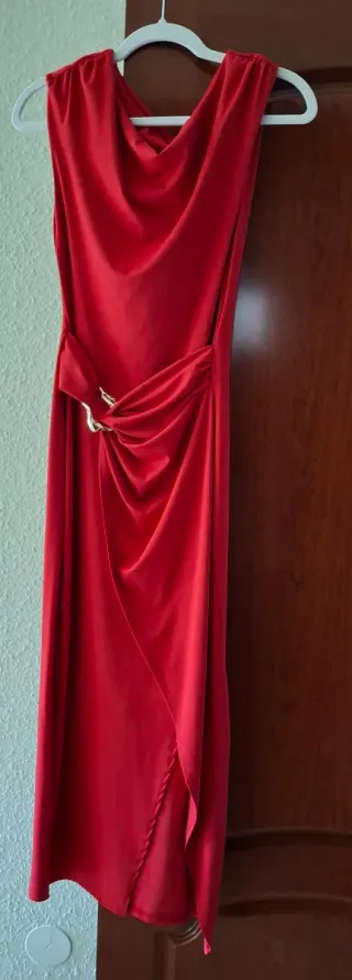 Vestido rojo largo drapeado