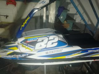 Moto de agua Yamaha Super Jet 700