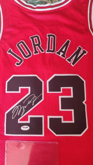 Maglia Michael Jordan 23 autografata PSA DNA