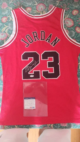 Maglia Michael Jordan 23 autografata PSA DNA