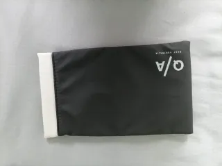 Estuche Gafas Quay Australia Negro/Blanco