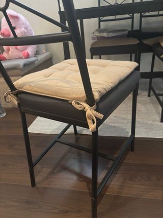 Mesa y 4 Sillas Comedor Negras