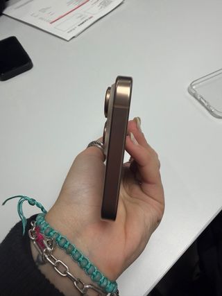 iPhone 16 Pro Max Dorado