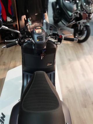 Vespa Sei Giorni 300