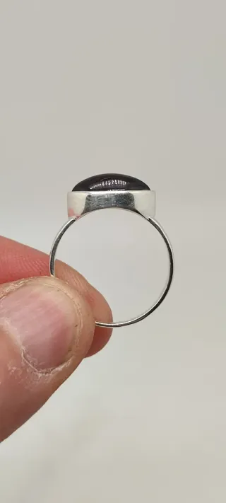 Anillo de Plata y Granate.