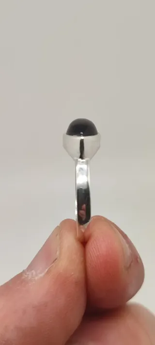 Anillo de Plata y Granate.