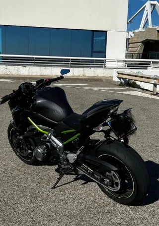 Kawasaki Z900 Negra y Verde
