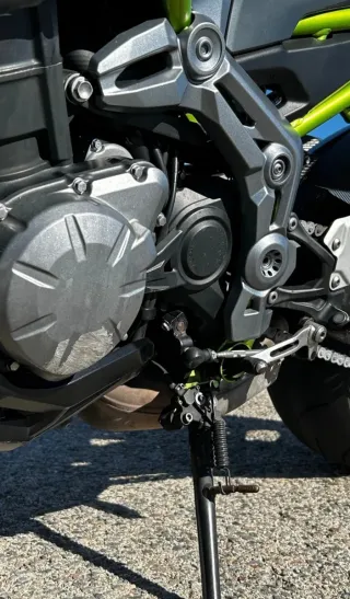 Kawasaki Z900 Negra y Verde