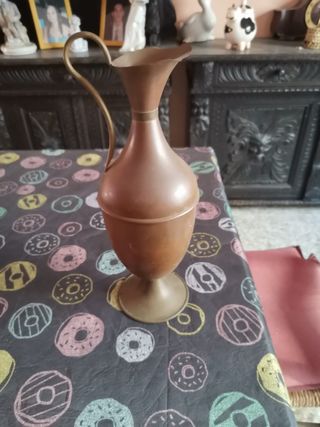 Caraffa di rame invecchiata