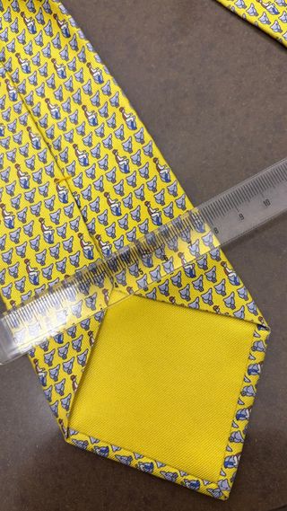 Cravatta Hermès seta giallo con fantini in sella