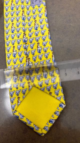 Cravatta Hermès seta giallo con fantini in sella
