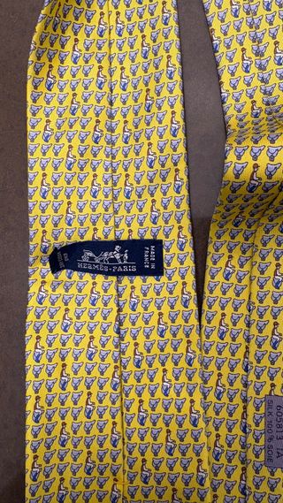 Cravatta Hermès seta giallo con fantini in sella