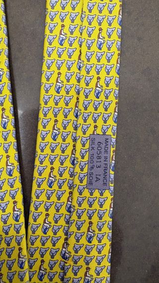 Cravatta Hermès seta giallo con fantini in sella